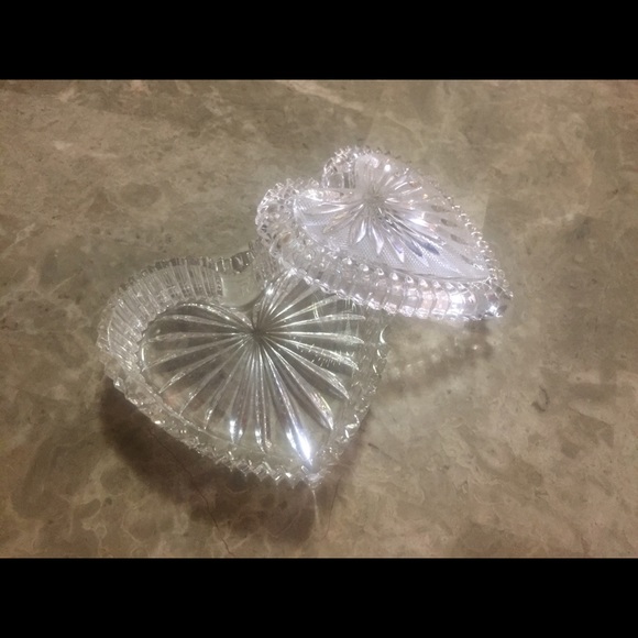 Glass heart shaped trinket box - Picture 5 of 5